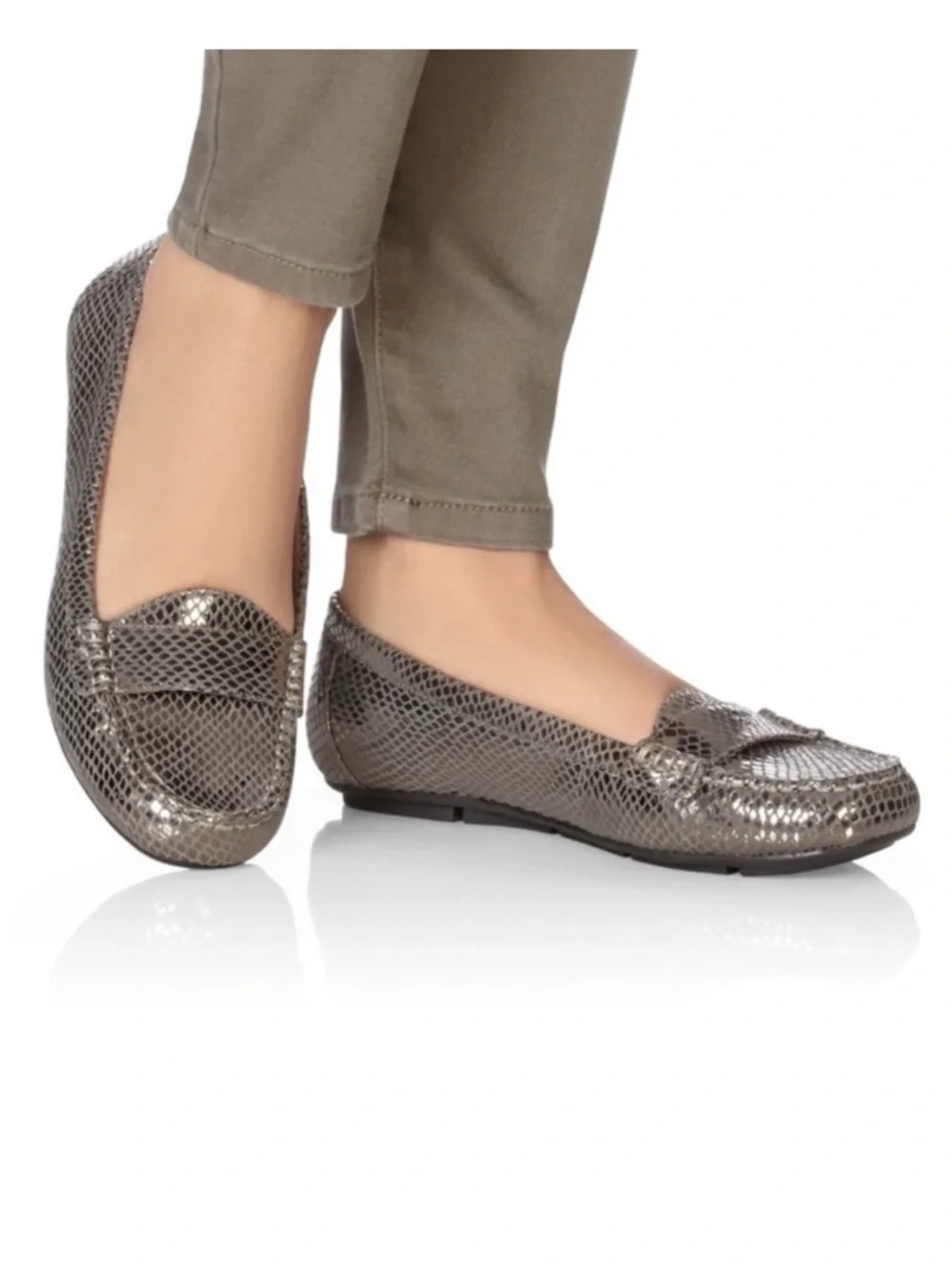 Vionic “Larrun” In Metallic Silver Snake Print